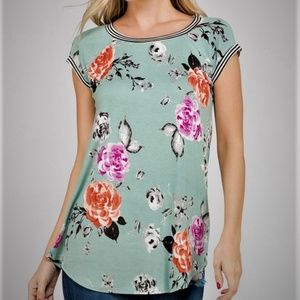 ***NEW***   Plus size sage floral tunic